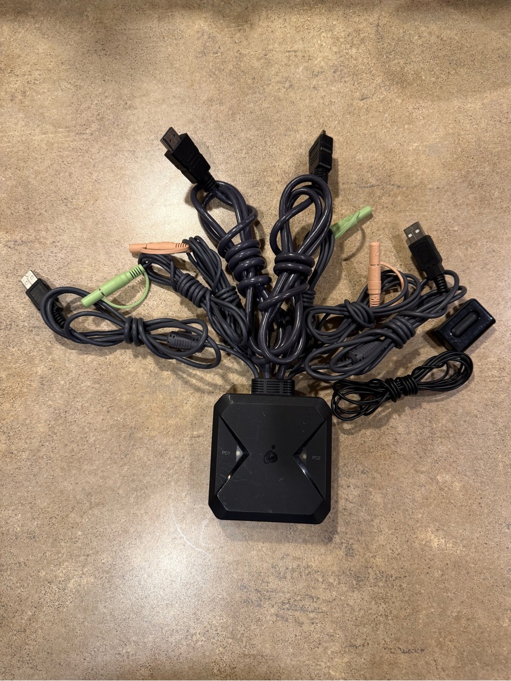 IOGEAR GCS92HU 2-Port 4K KVM Switch HDMI USB Audio w/ Cables - Tested